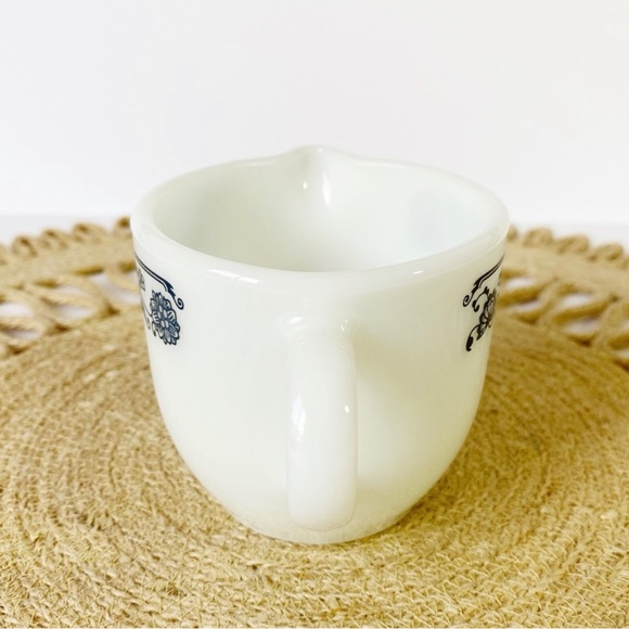 Vintage 1970s Pyrex Creamer and Sugar Bowl - Picture 3 of 7